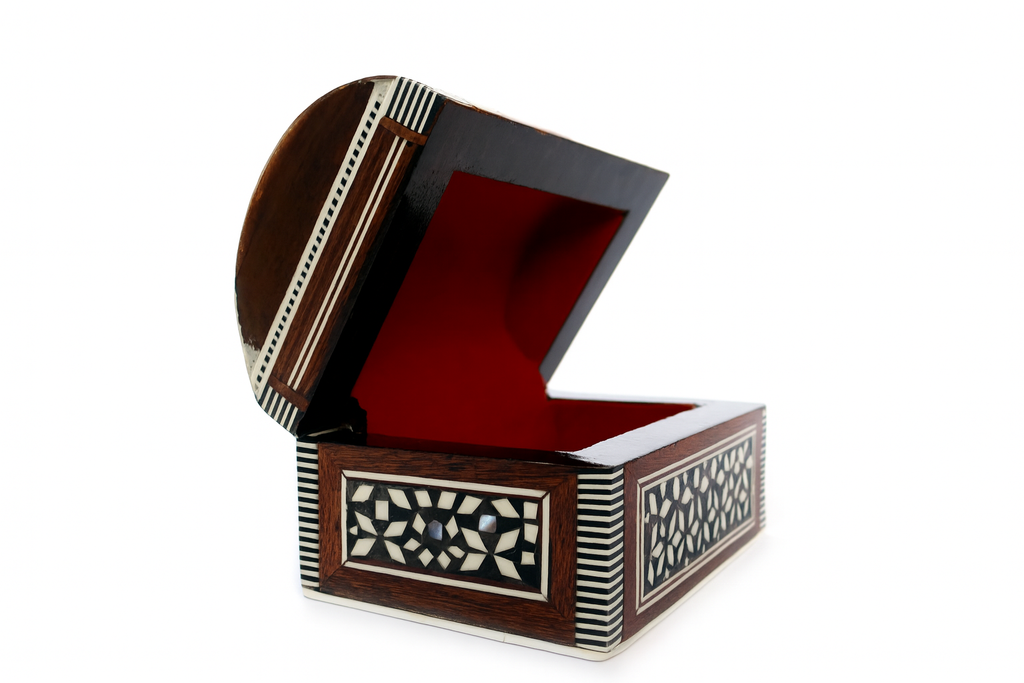 Handcrafted Wooden Inlaid Box – صندوق خشبي مطعم يدويًا