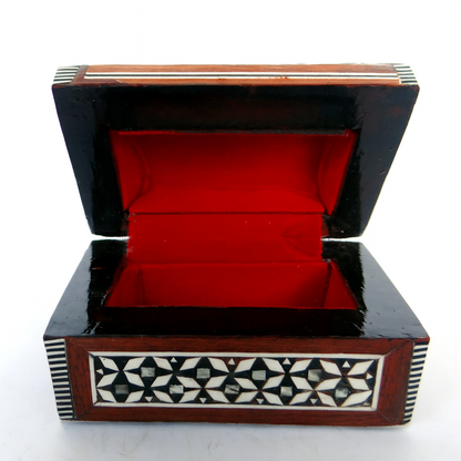 Handcrafted Wooden Inlaid Box – صندوق خشبي مطعم يدويًا