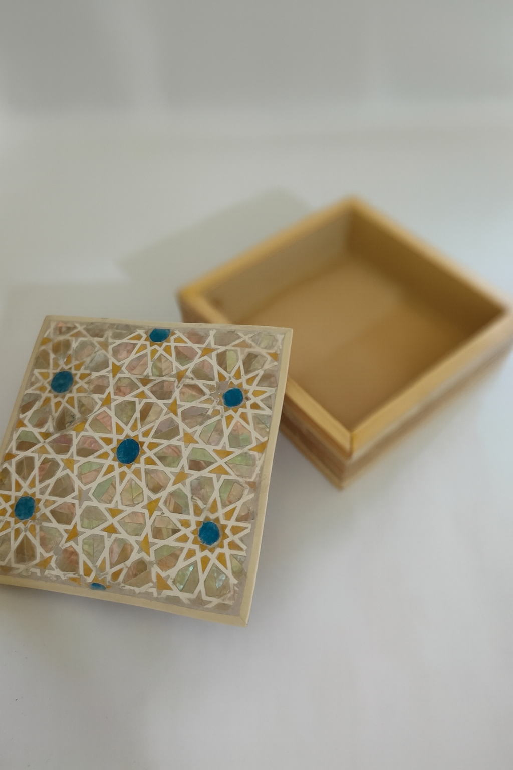 Handcrafted Mosaic Wooden Box - علبة خشبية مطعمة بالفسيفساء