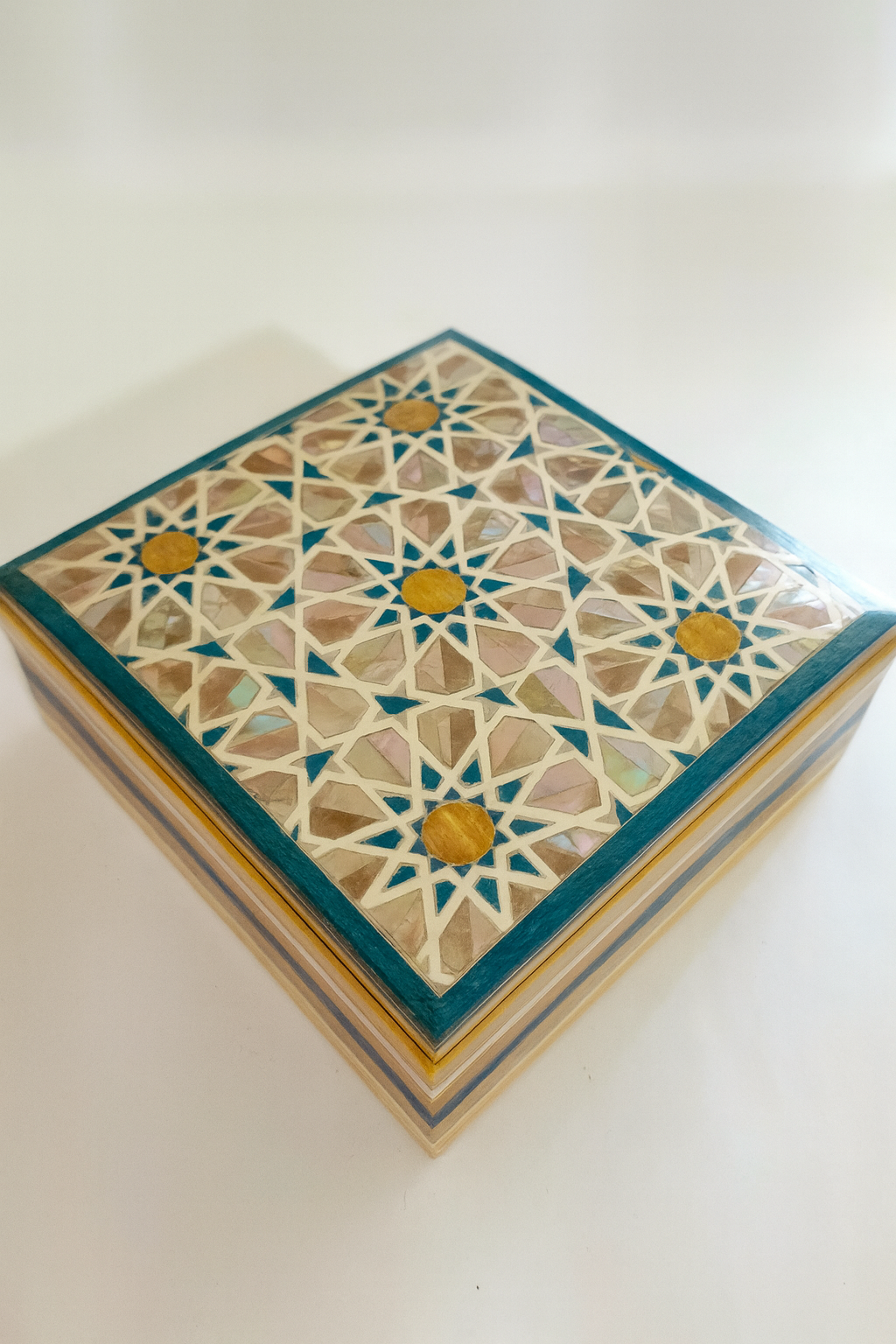 Handcrafted Mosaic Wooden Box - علبة خشبية مطعمة بالفسيفساء