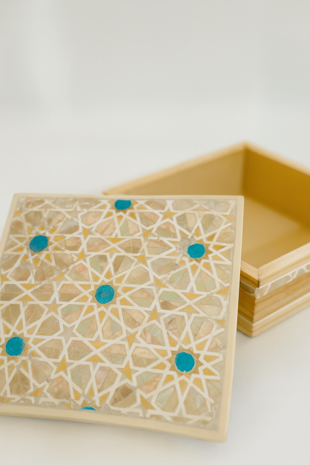 Handcrafted Mosaic Wooden Box - علبة خشبية مطعمة بالفسيفساء