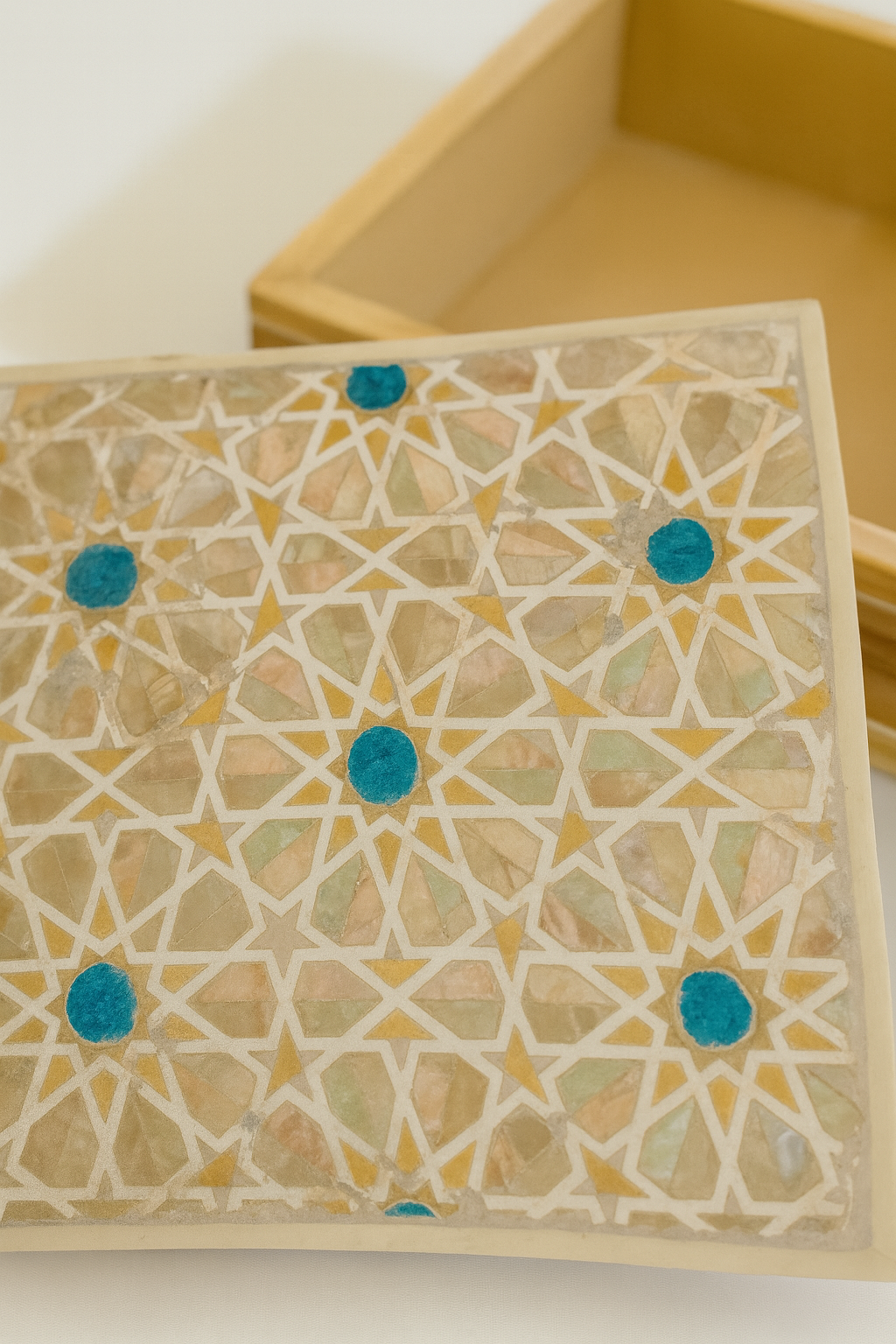 Handcrafted Mosaic Wooden Box - علبة خشبية مطعمة بالفسيفساء
