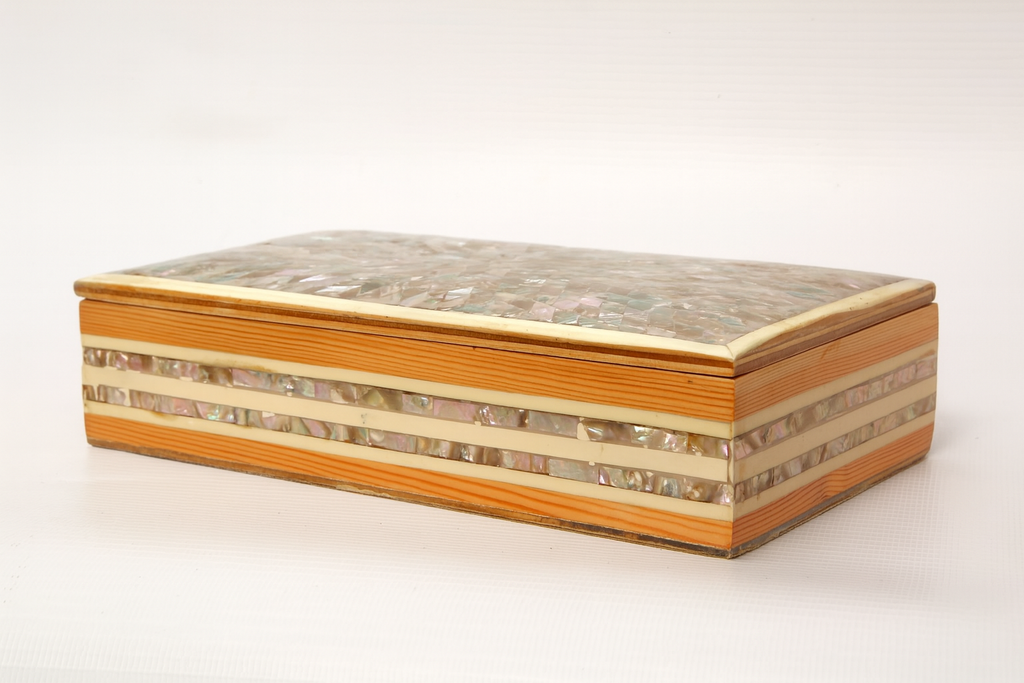Luxury Mother-of-Pearl Wooden Box - صندوق فاخر مطعّم بالصدف الطبيعي