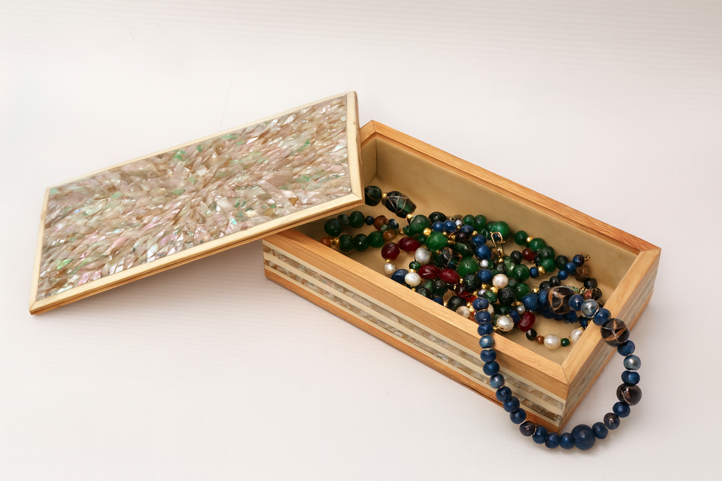 Luxury Mother-of-Pearl Wooden Box - صندوق فاخر مطعّم بالصدف الطبيعي