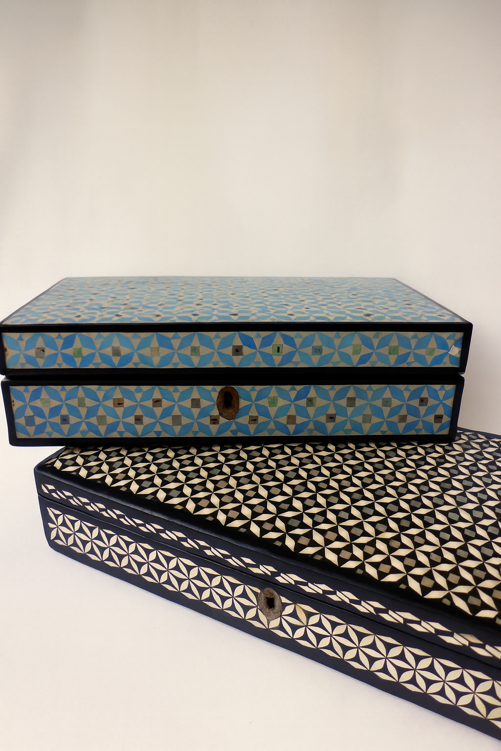 Handcrafted Mosaic Wooden Boxes – علب خشبية موزاييك يدوية الصنع
