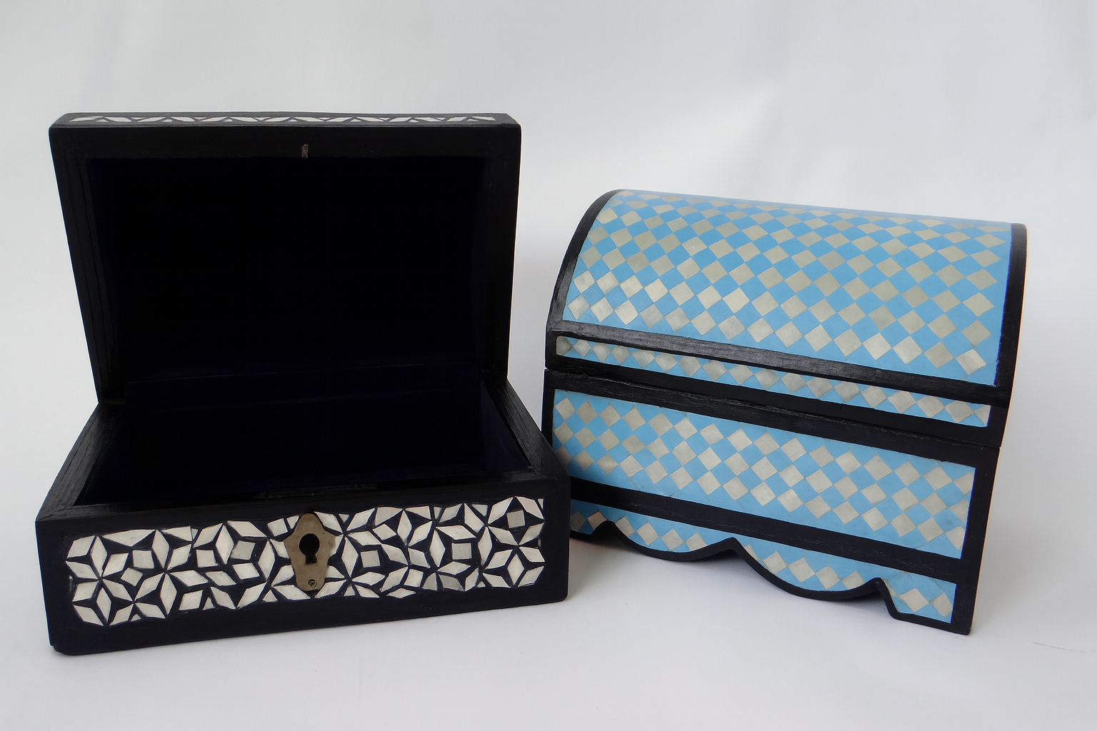 Handcrafted Mosaic Wooden Boxes – علب خشبية موزاييك يدوية الصنع