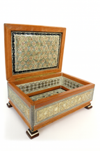 Handcrafted Inlaid Wooden Box – صندوق خشبي مطعم يدويًا