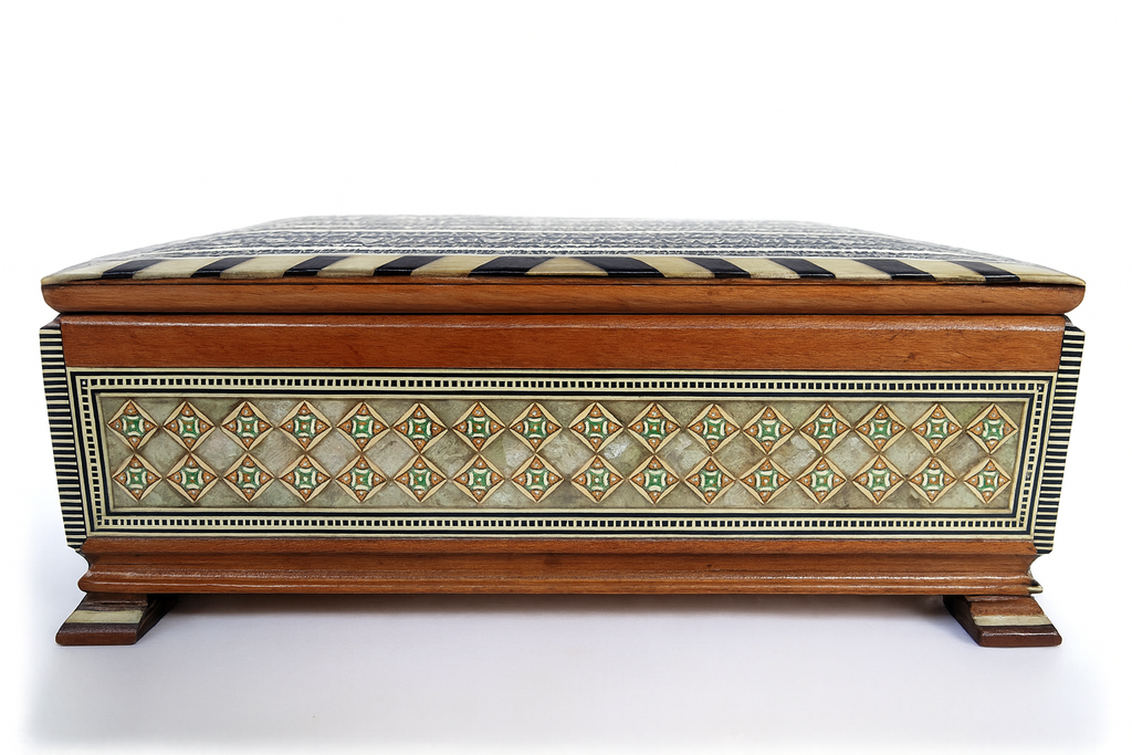 Handcrafted Inlaid Wooden Box – صندوق خشبي مطعم يدويًا