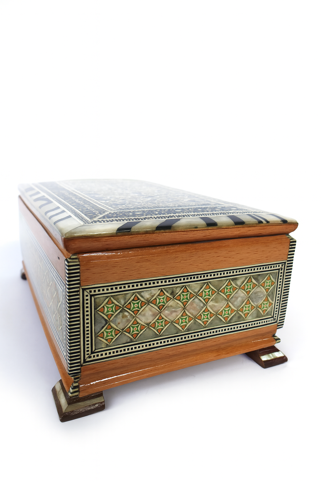 Handcrafted Inlaid Wooden Box – صندوق خشبي مطعم يدويًا