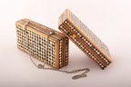 Pearl Mosaic Wooden Clutch - حقيبة كلاتش خشبية من الفسيفساء اللؤلؤية