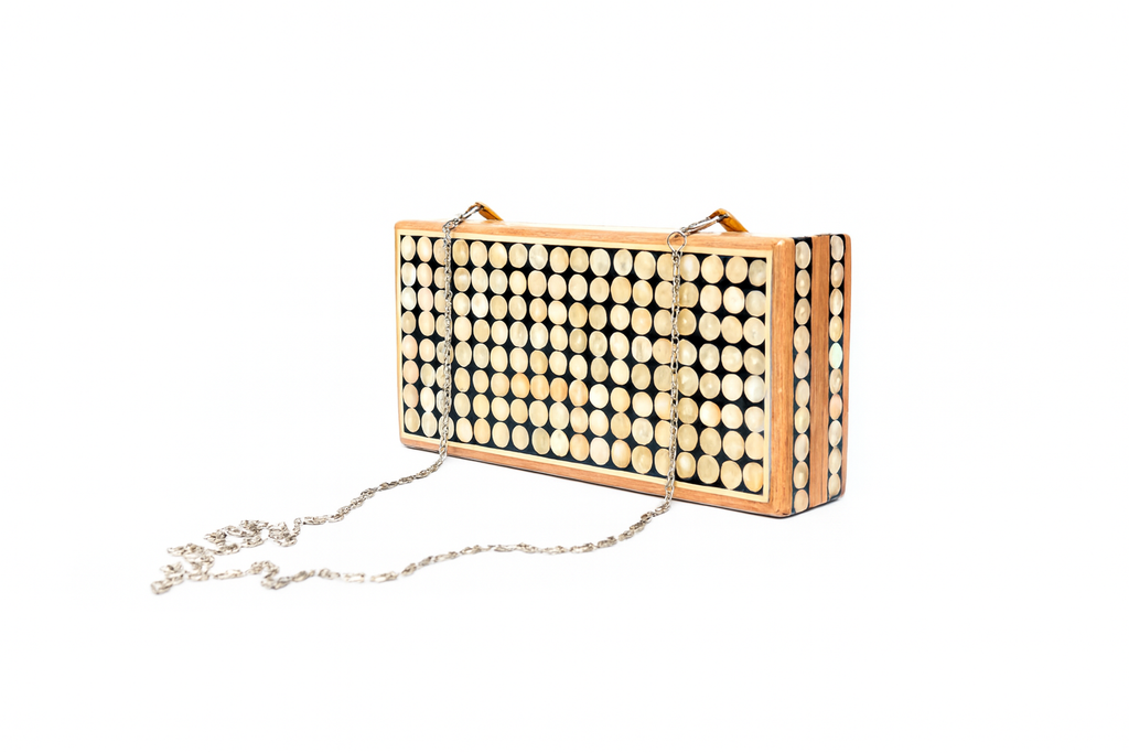 Pearl Mosaic Wooden Clutch - حقيبة كلاتش خشبية من الفسيفساء اللؤلؤية