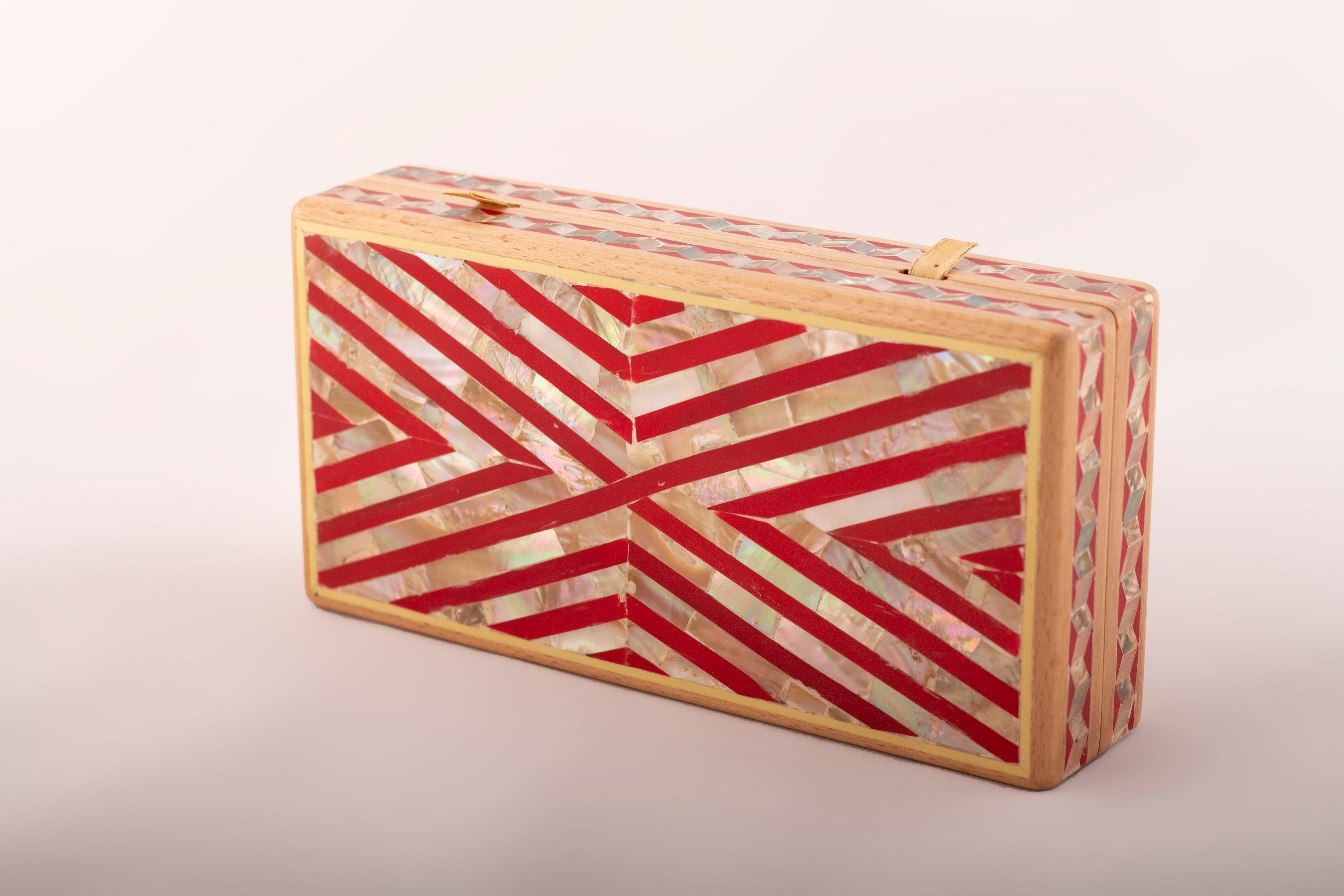 Vibrant Red Chevron Wooden Clutch - حقيبة كلاتش خشبية شيفرون حمراء