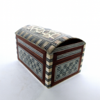 Handcrafted Geometric Inlaid Wooden Box – صندوق خشبي مطعم هندسيًا يدويًا