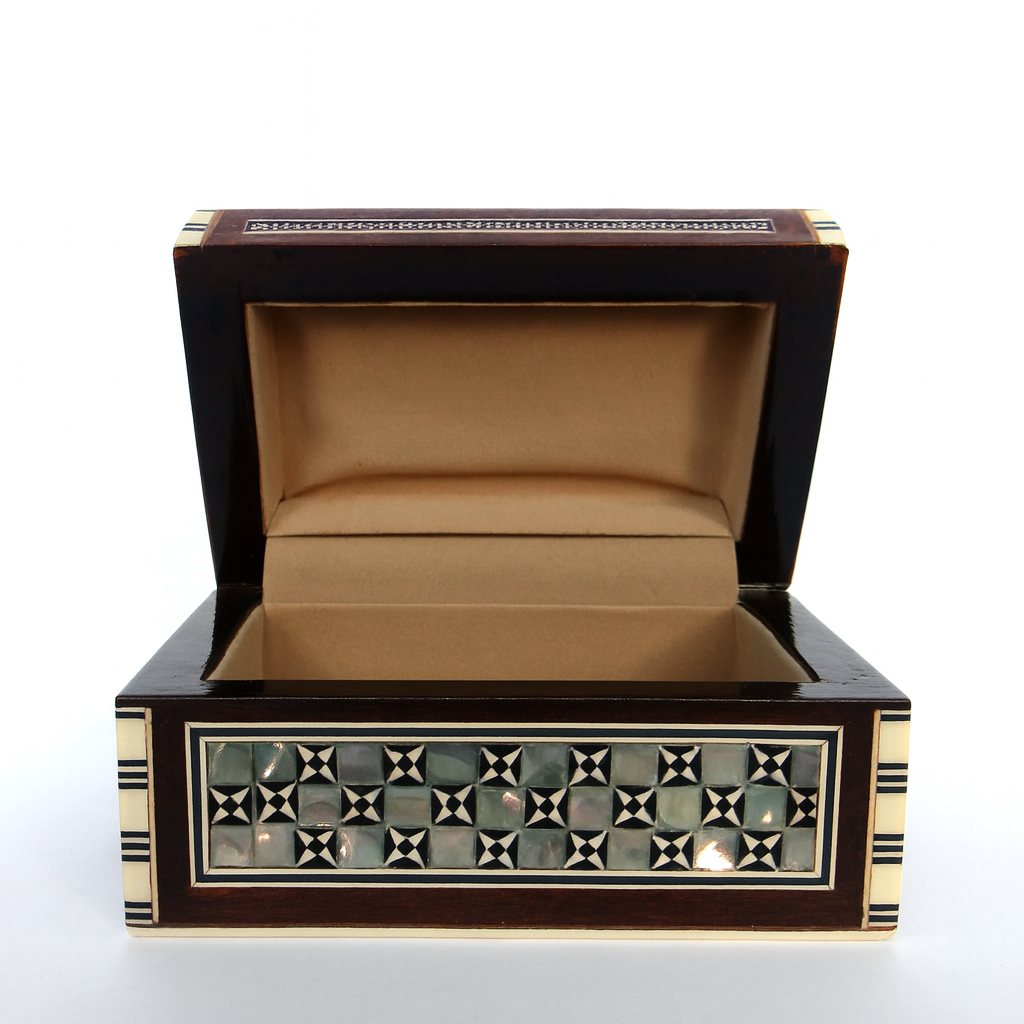 Handcrafted Geometric Inlaid Wooden Box – صندوق خشبي مطعم هندسيًا يدويًا