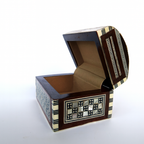 Handcrafted Geometric Inlaid Wooden Box – صندوق خشبي مطعم هندسيًا يدويًا
