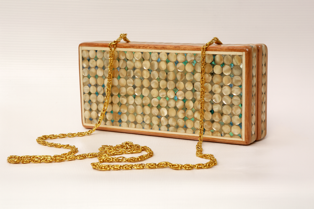 Handcrafted Pearl Mosaic Wooden Clutch - حقيبة يد خشبية مصنوعة يدويًا من فسيفساء اللؤلؤ
