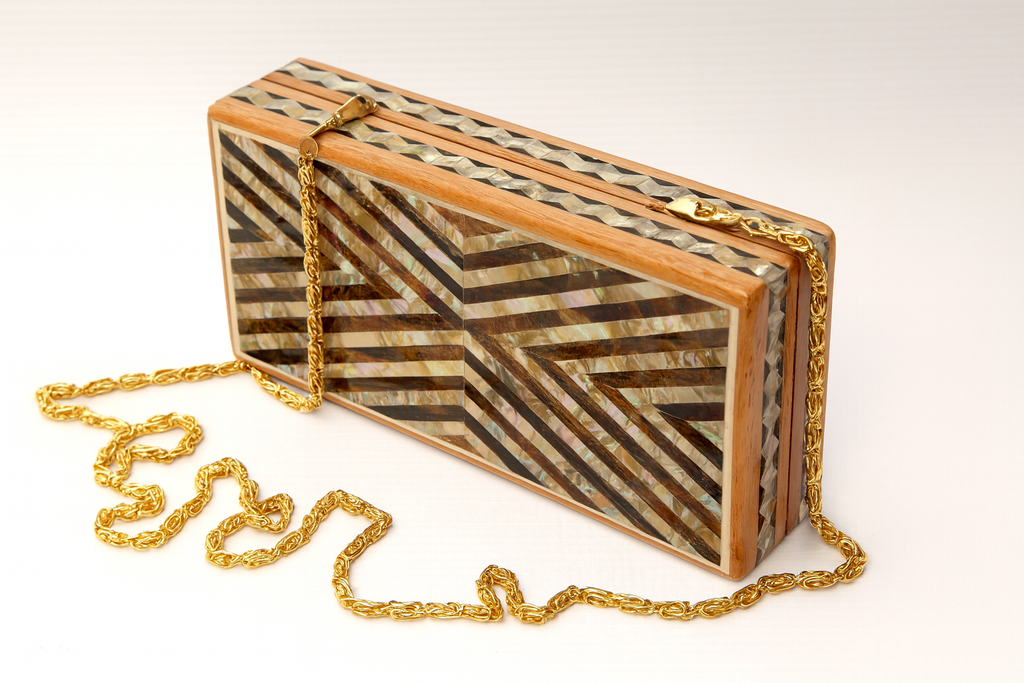 modern chevron pattern crafted with earthy tones of brown, beige, and gold - شيفرون حديث مصنوع من درجات اللون البني والبيج والذهبي الترابية