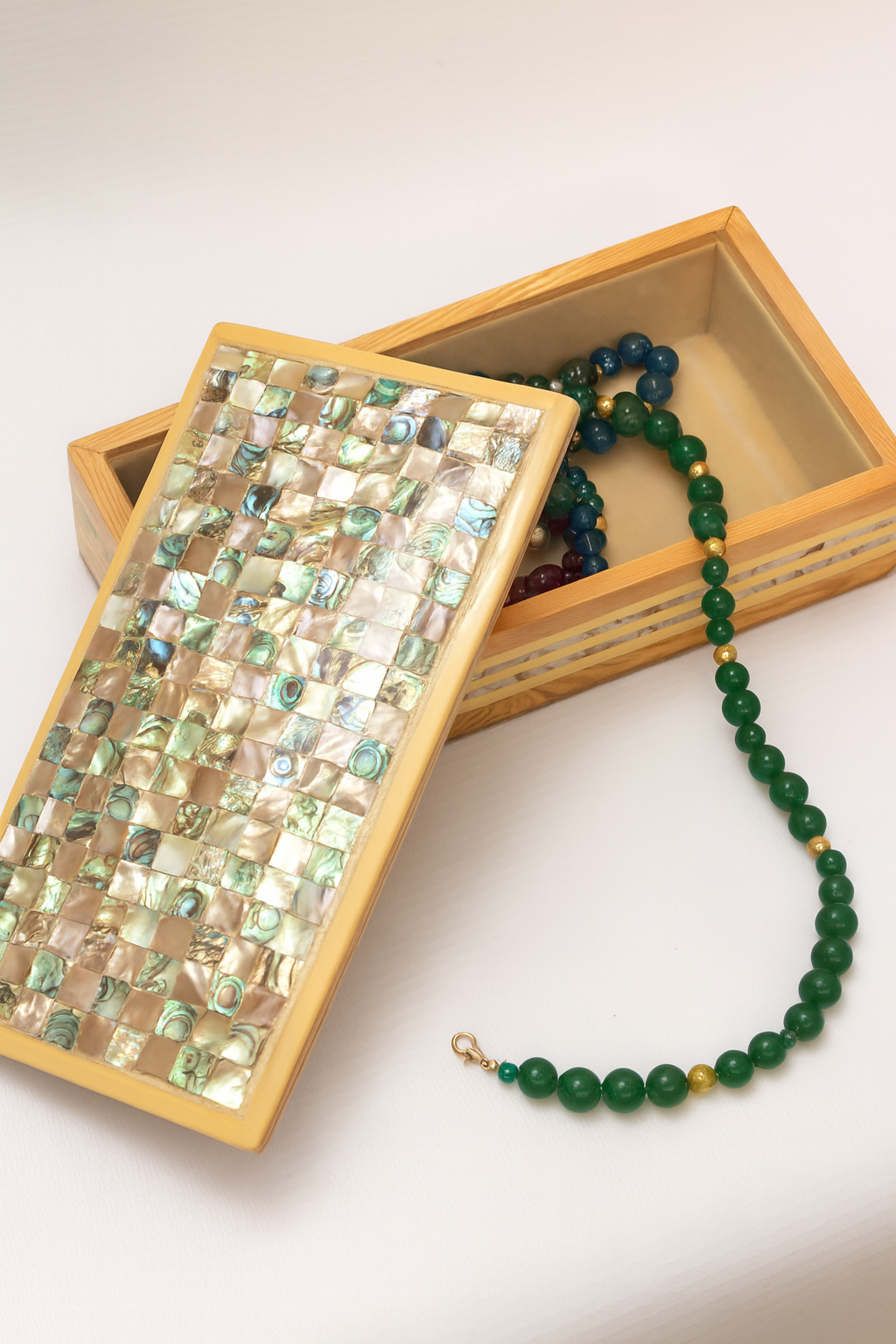 Handcrafted Decorative Box - صندوق خشبي مصنوع يدويًا