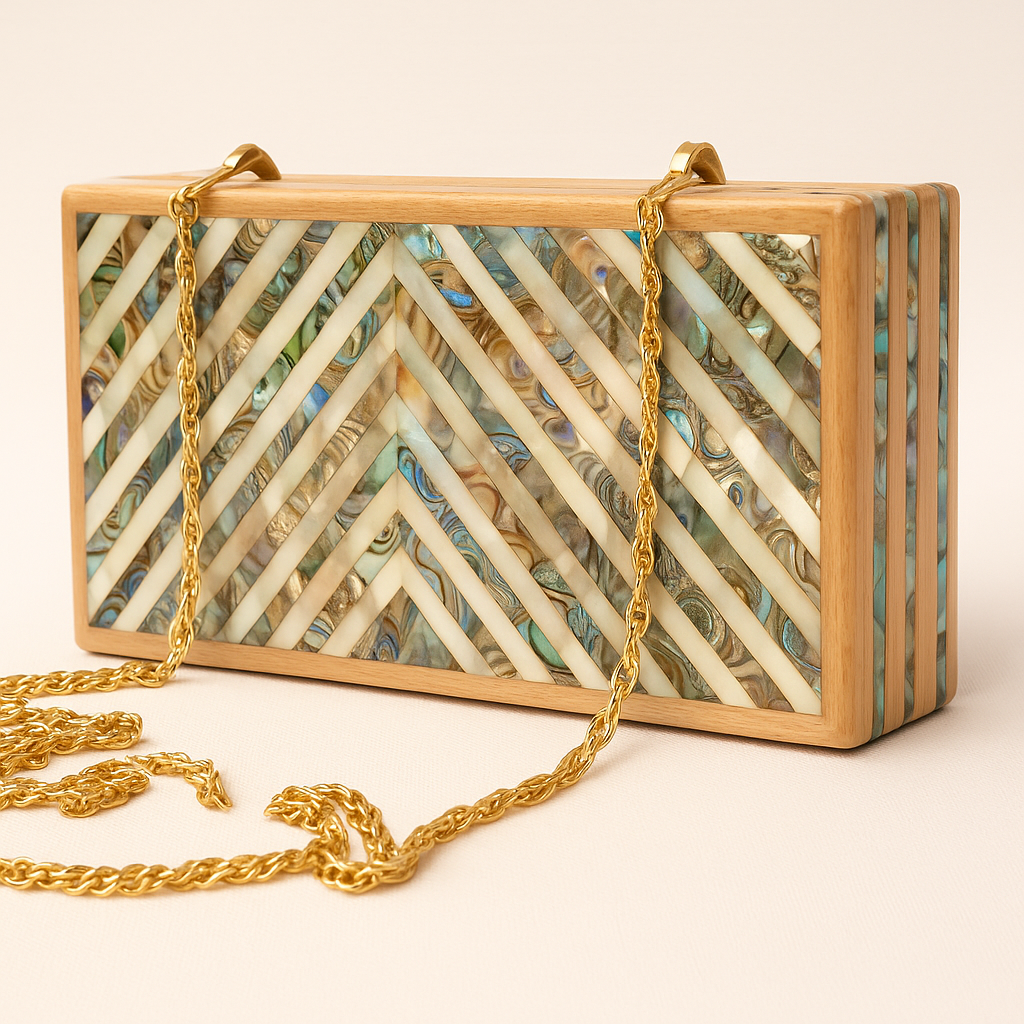 Ocean Chevron Wooden Clutch - حقيبة كلاتش خشبية بتصميم شيفرون