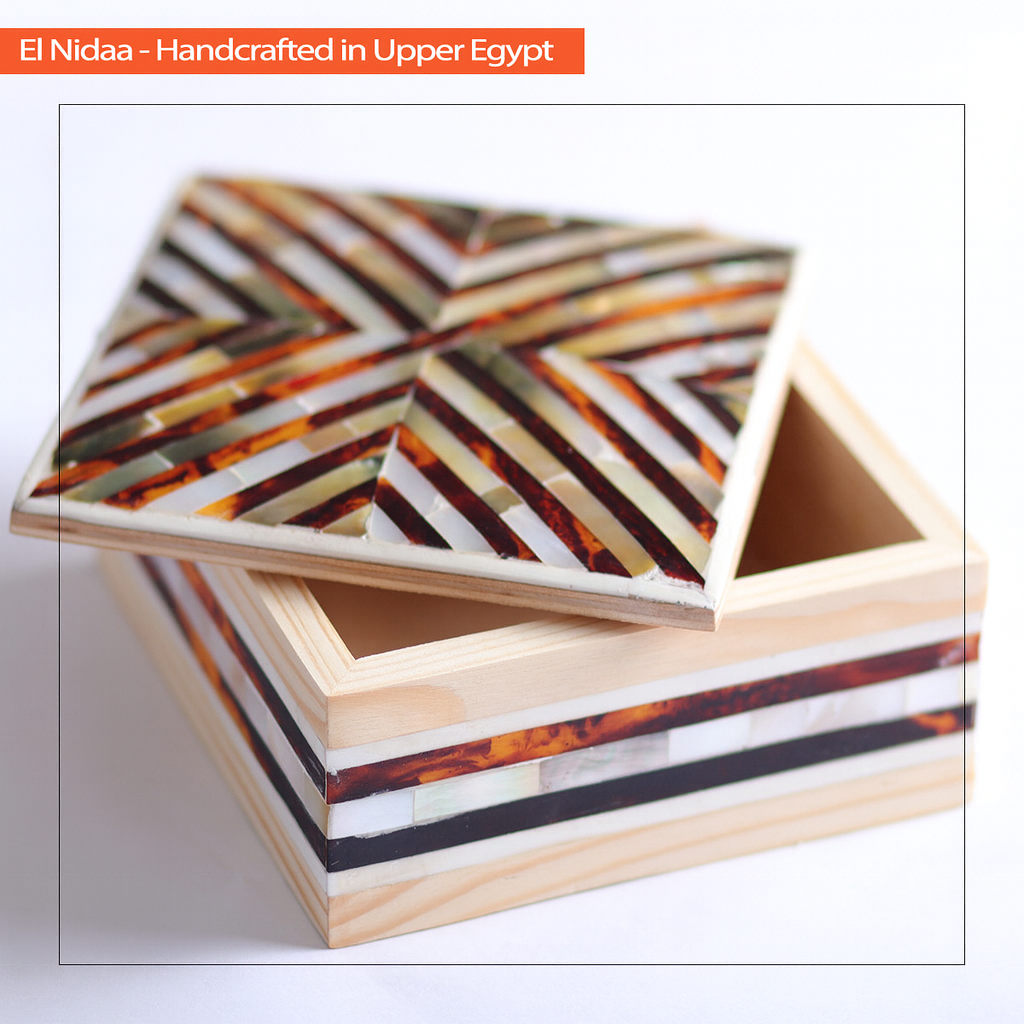 Handmade decorative wooden box - صندوق خشبي مزخرف مصنوع يدويًا