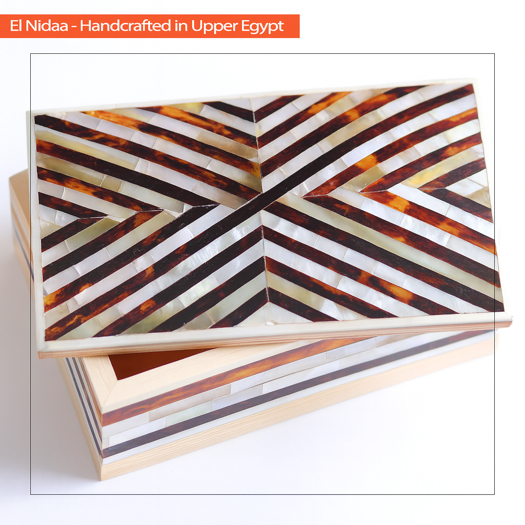 Handmade decorative wooden box - صندوق خشبي مزخرف مصنوع يدويًا