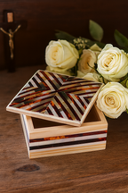 Handmade decorative wooden box - صندوق خشبي مزخرف مصنوع يدويًا