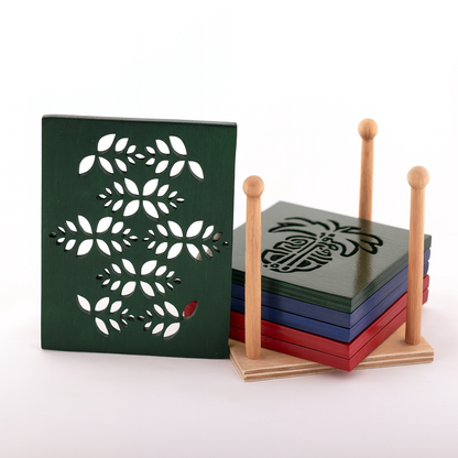 Handcrafted Wooden Coaster with Fish Design - حاملة أكواب خشبية محفورة يدويًا بتصميم الأسماك