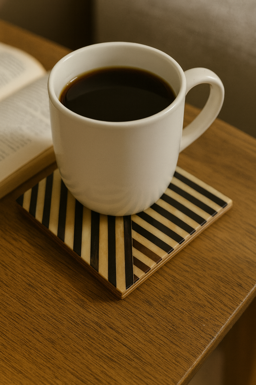 Classic Black & Ivory Striped Coaster Set - طقم كوسترات بخطوط كلاسيكية بالأسود والعاجي