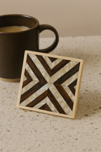 Handcrafted set of coasters luxurious geometric design of mother-of-pearl - مجموعة من قواعد الأكواب المصنوعة يدويًا بتصميم هندسي فاخر من عرق اللؤلؤ